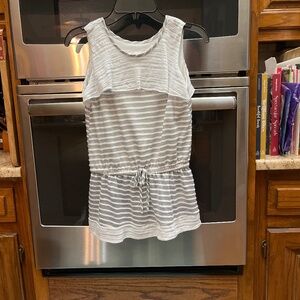 Fun Isobella & Chloe Gray/White Girls Drawstring Top.  Sz. 8 Girls.